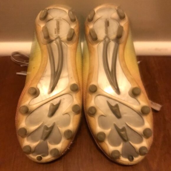 Brava Rainbow Soccer Cleats Size 10 and Pink Shinguards Bundle - Picture 4 of 8